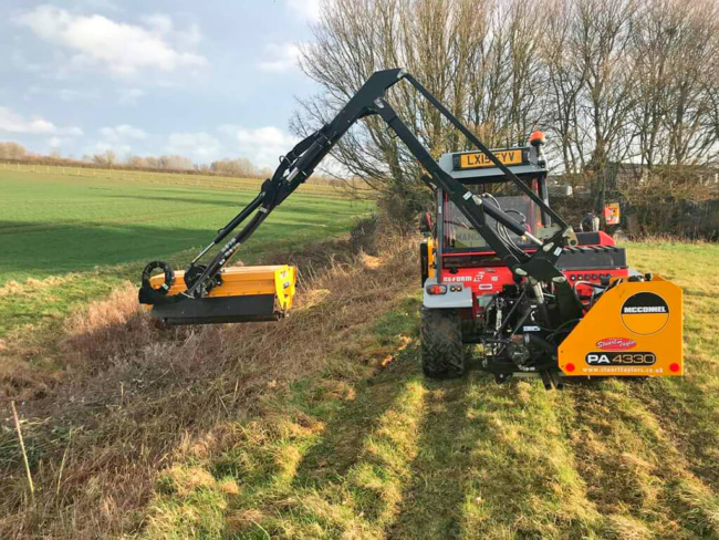 Hedge And Bank Cutting Hedge And Bank Cutting